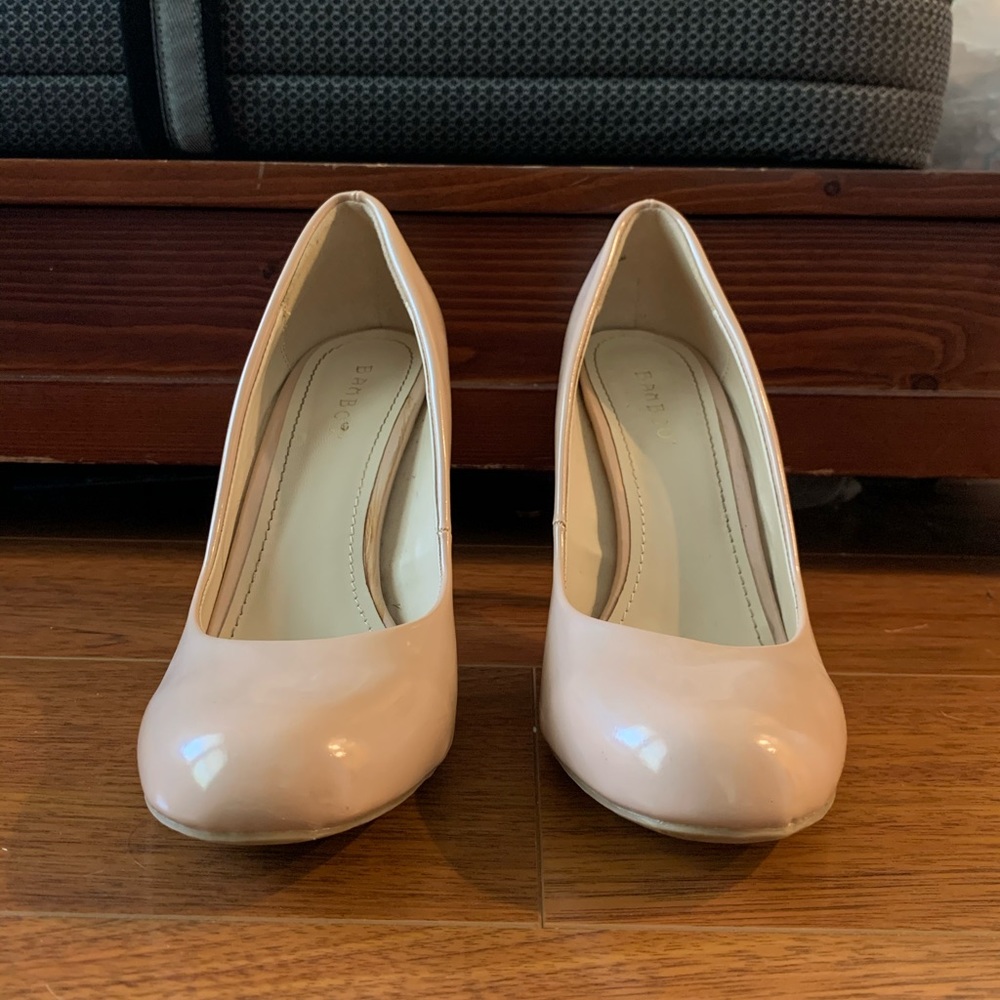 Bamboo 2 1/2-3 inch heels. Size 8